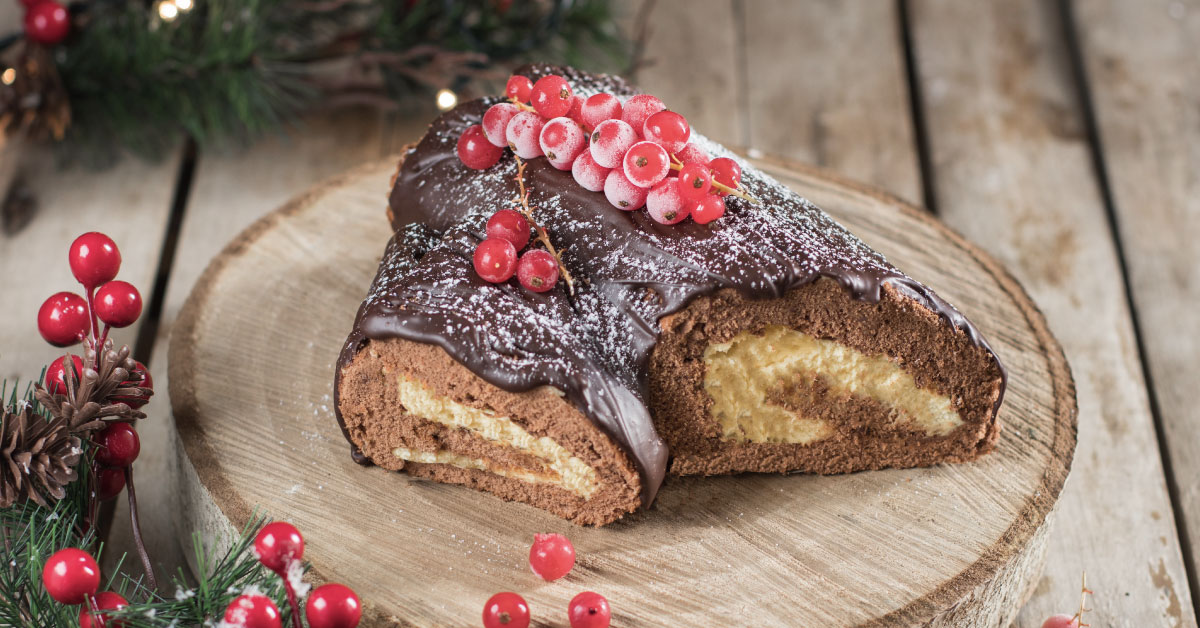 Dolce tronchetto di Natale su tagliere in legno, Nonna Anita